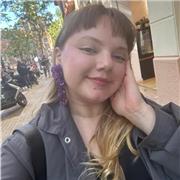 Soy abogada titulada en Chile, con máster en derecho empresarial en la UAB.